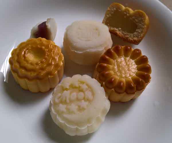 Different flavours of_Vietnamese mid Autumn festival moon cakes